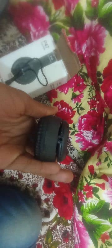 headphones for sell wireless used condition 10/10 4