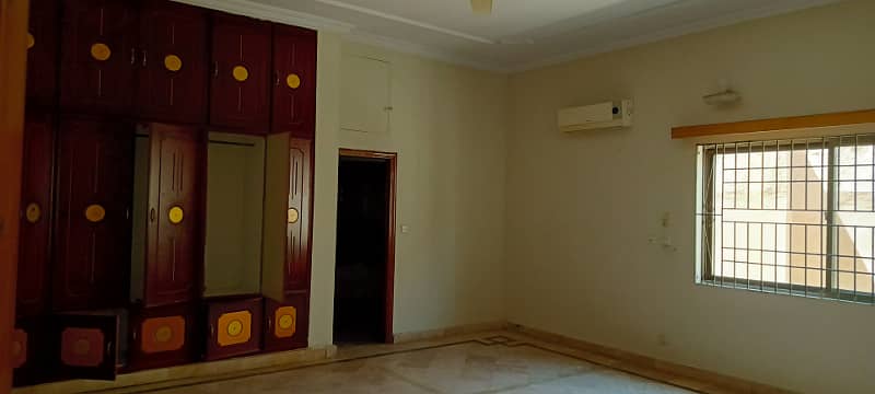 A 1 Kanal House In Gulshan-e-Iqbal Is On The Market For sale 8