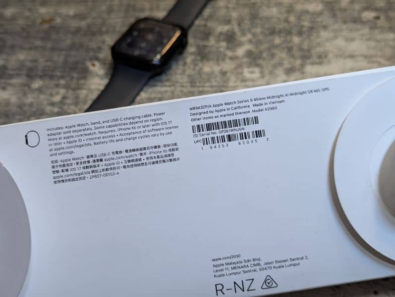 Apple watch series 9 45mm brand new 7