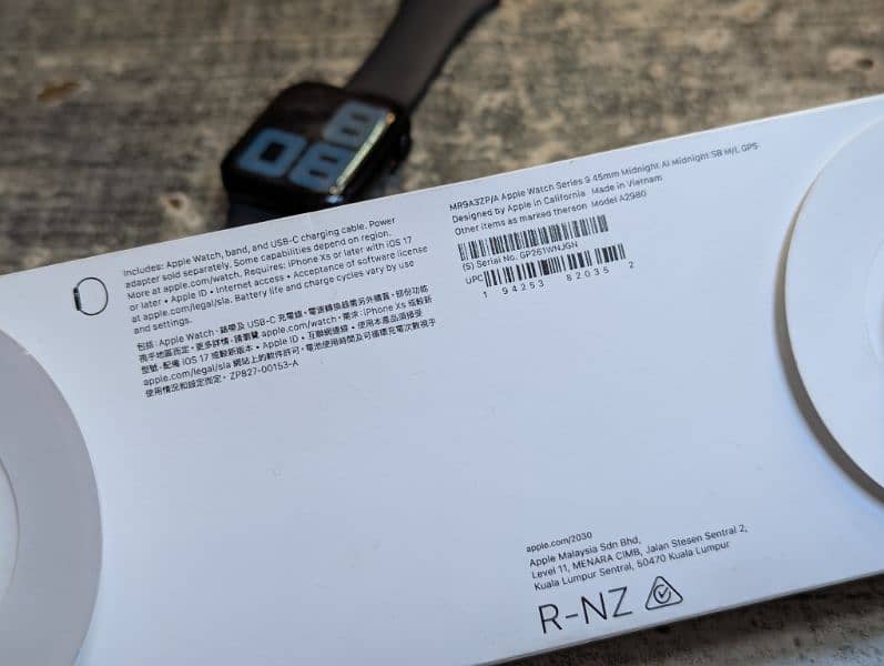 Apple watch series 9 45mm brand new 8