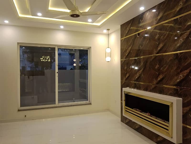 10 Marla Brand New House for Sale in Overseas B Block Bahria Town Lahore 35