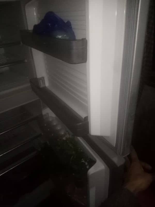 dawlance full saiz or medium size fridge 6