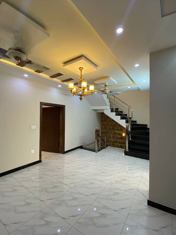 5 Marla Designer House Available For RENT In BAHRIA TOWN PHASE 8 (ALI BLOCK) 8