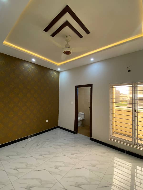 5 Marla Designer House Available For RENT In BAHRIA TOWN PHASE 8 (ALI BLOCK) 13