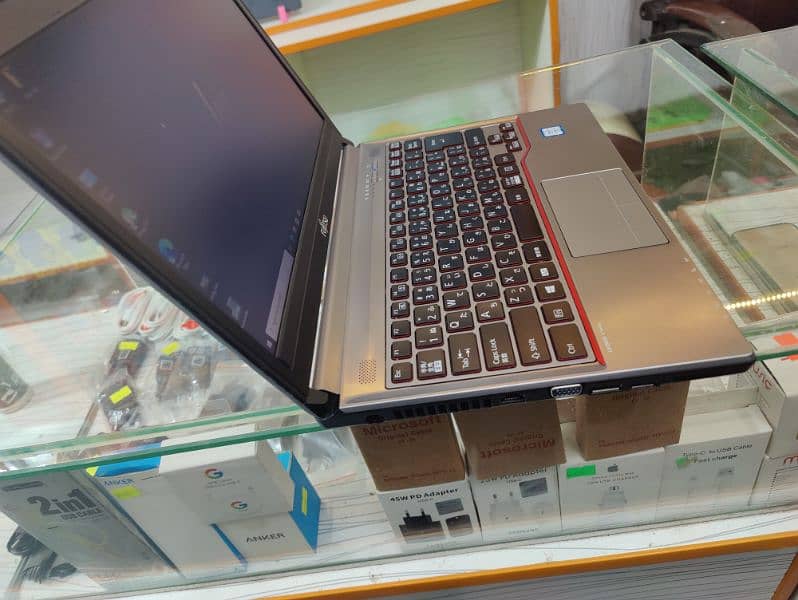 FUJITSU LifeBook FMVE08011 Corei3,6th Generation 1