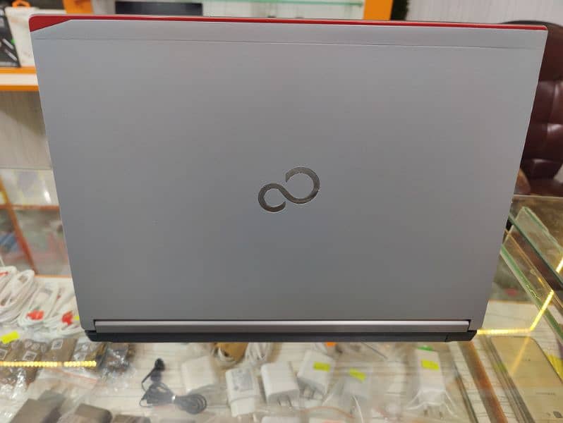 FUJITSU LifeBook FMVE08011 Corei3,6th Generation 3