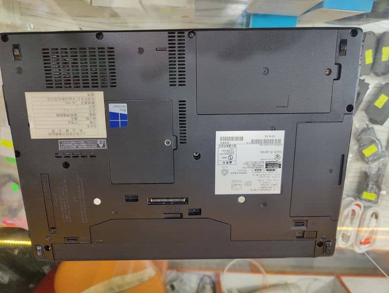 FUJITSU LifeBook FMVE08011 Corei3,6th Generation 5