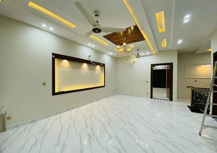 10 Marla Fully Luxury Upper Portion Available For RENT In Bahria Town Phase 8 (C BLOCK ) 4