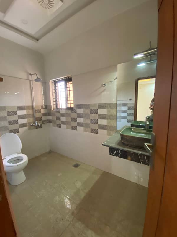 10 Marla Beautifull UPPER PORTION Available For RENT In Bahria Town Phase 8 E BLOCK 3