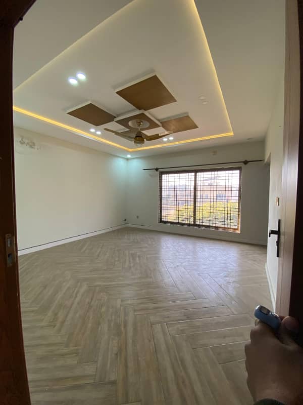 10 Marla Beautifull UPPER PORTION Available For RENT In Bahria Town Phase 8 E BLOCK 4