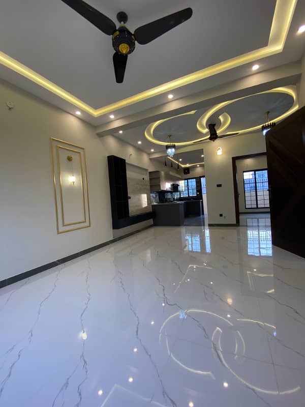 5 Marla luxury House For RENT In GOOD Price In BAHRIA TOWN PHASE 8 RAFI BLOCK 5