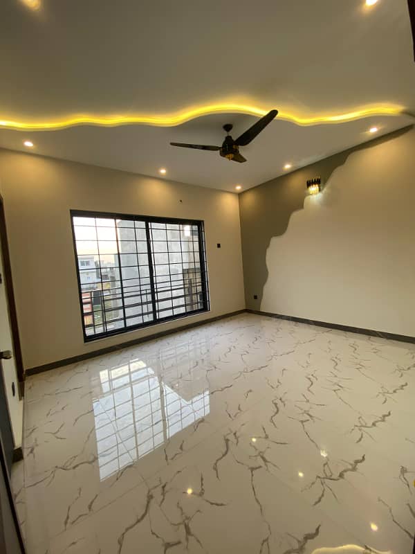 5 Marla luxury House For RENT In GOOD Price In BAHRIA TOWN PHASE 8 RAFI BLOCK 19