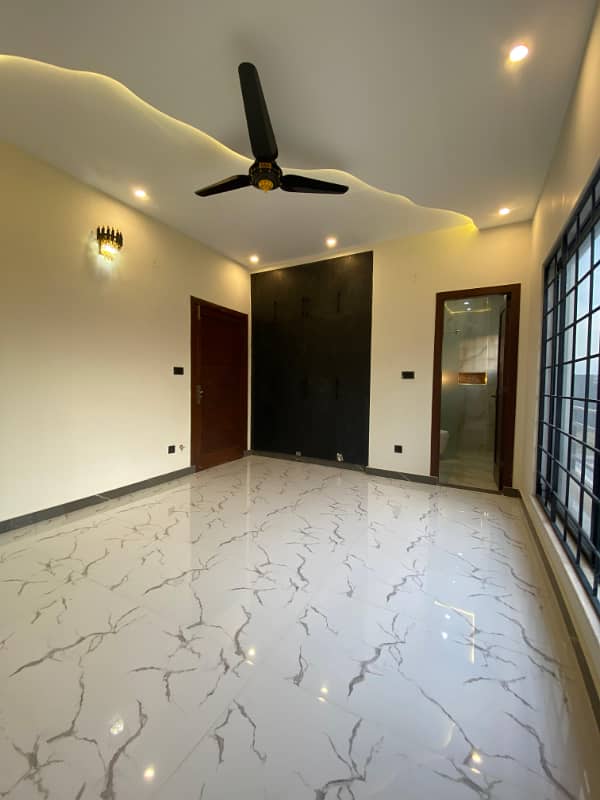 5 Marla luxury House For RENT In GOOD Price In BAHRIA TOWN PHASE 8 RAFI BLOCK 22