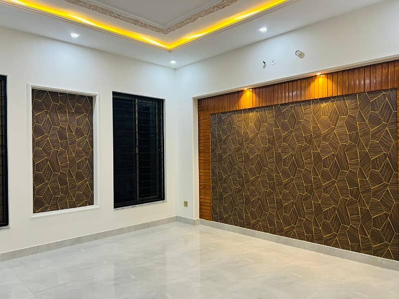 1 Kanal Superb 3 bed Upper Portion In Wapda Town 2