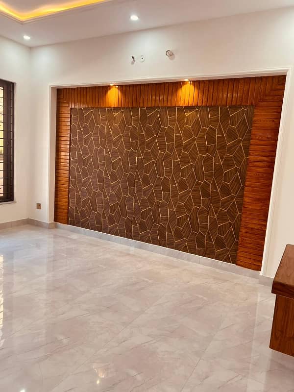 1 Kanal Superb 3 bed Upper Portion In Wapda Town 6