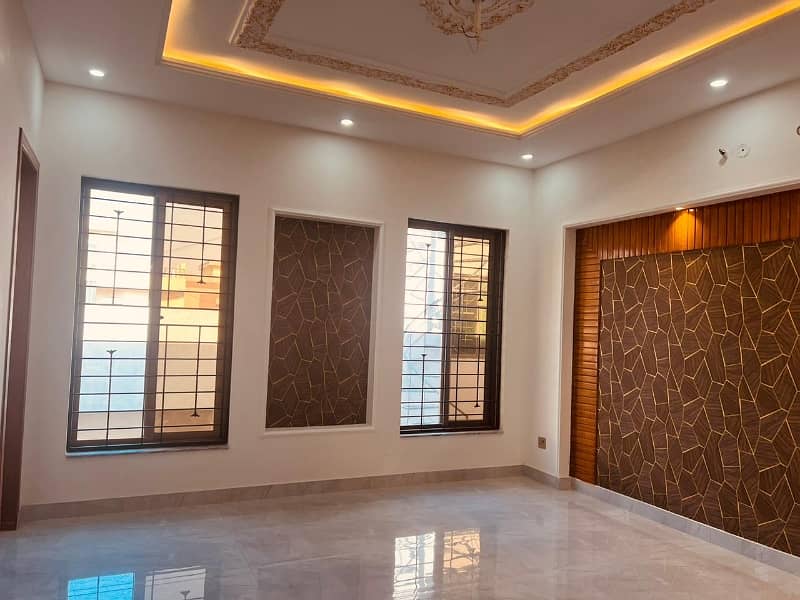 1 Kanal Superb 3 bed Upper Portion In Wapda Town 7