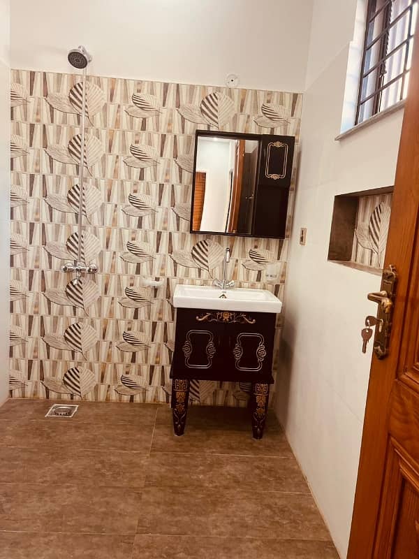 1 Kanal Superb 3 bed Upper Portion In Wapda Town 9