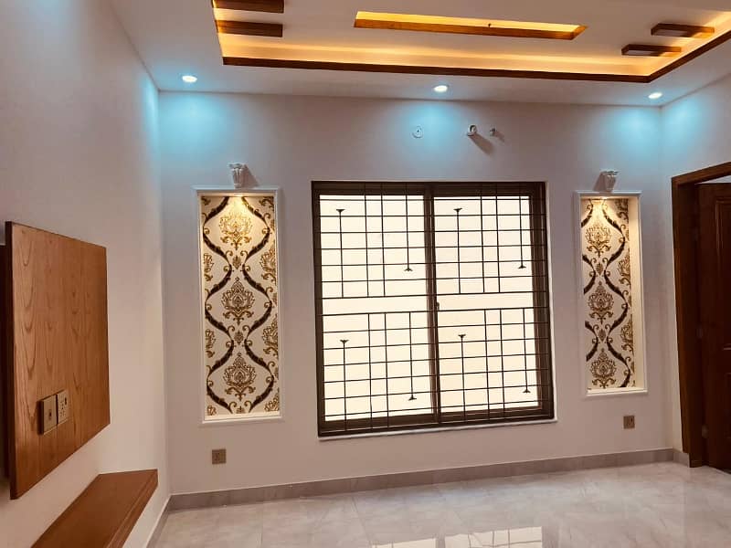 1 Kanal Superb 3 bed Upper Portion In Wapda Town 13