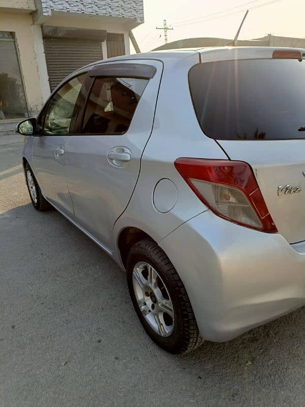 Toyota Vitz 2011 6