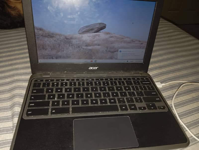 Acer Chromebook condition 10/10 3