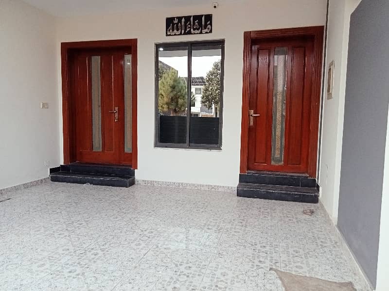 8 Marla Main double Road House available for sale in Faisal Town phase 1 of block A islamabad pakistan 3