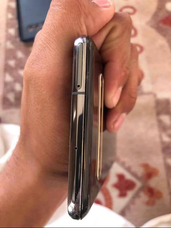 Samsung Galaxy S10PLUS 5g 8/256 no dots no shide 4