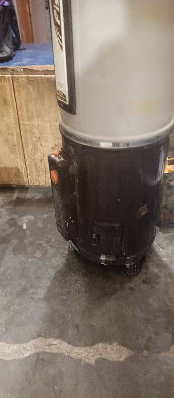 geyser Fisher company 35gallon fresh condition 0