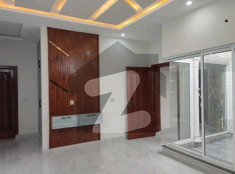 A Palatial Residence For Sale In Wapda Town Phase 1 - Block J3 Lahore 25