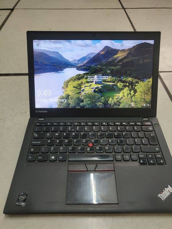 Lenovo X250 i5 5th generation 8