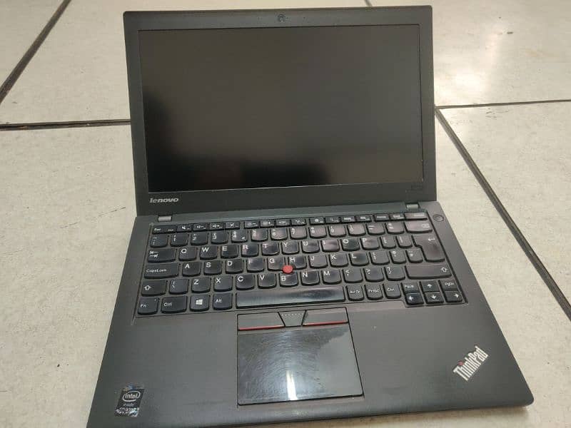 Lenovo X250 i5 5th generation 9