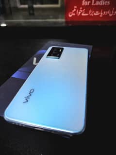 Vivo V23e with box and charger