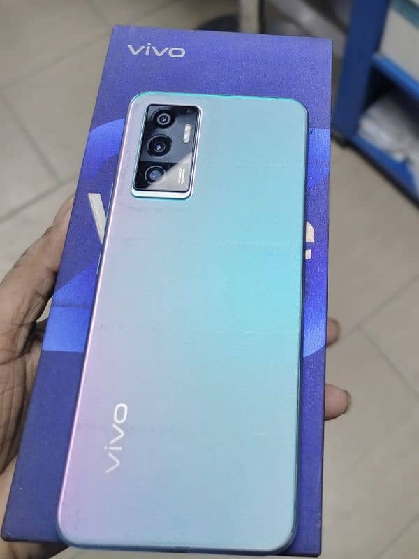 Vivo V23e with box and charger 1