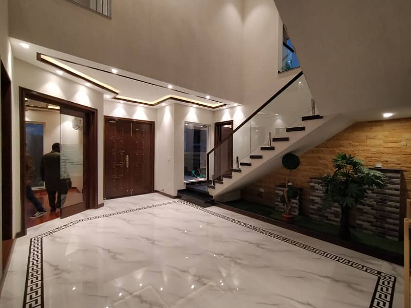 1 KANAL MOHSIN DESIGN ULTRA MODERN BUNGALOW FOR SALE NEAR TO PARK. 37