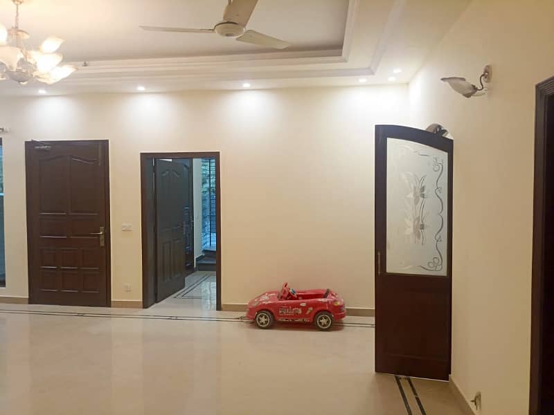 1 Kanal House for Rent in Gulberg for Family & office (Call center + Software house) 1