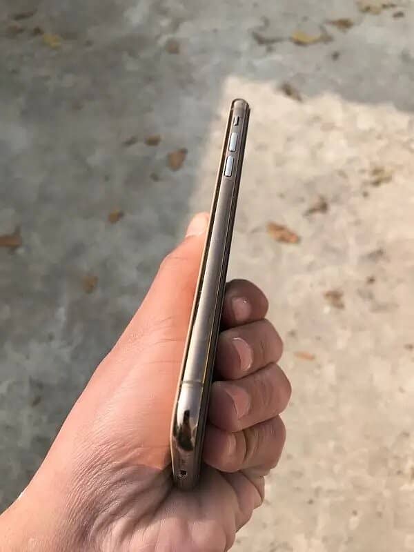 Apple iPhone XS (Non-Pta) 1