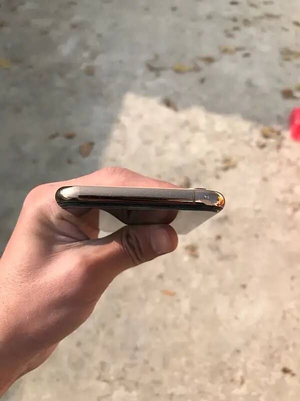 Apple iPhone XS (Non-Pta) 3