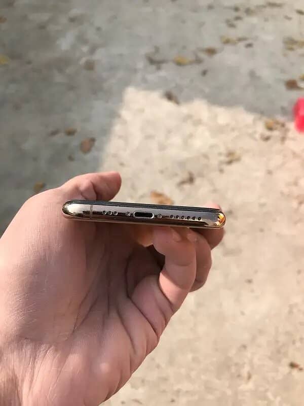 Apple iPhone XS (Non-Pta) 4