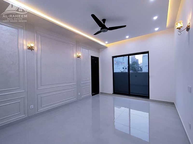 Top Of Line Modern Bungalow Prime Location Near To DOLMEN MALL And Commercial 13