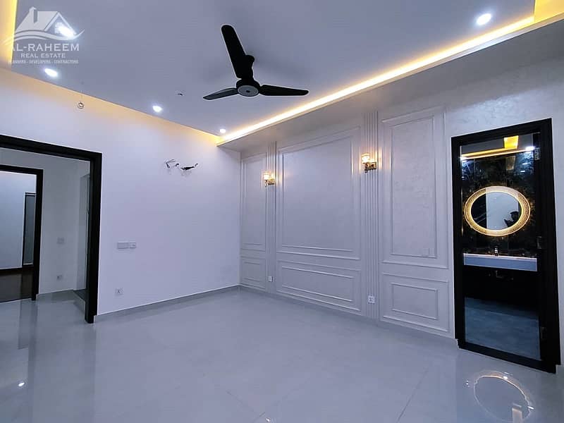 Top Of Line Modern Bungalow Prime Location Near To DOLMEN MALL And Commercial 14