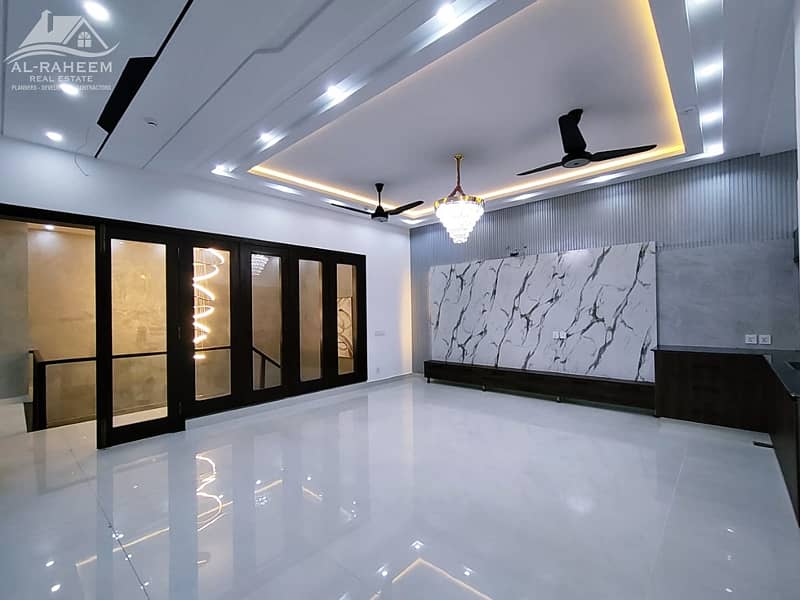 Top Of Line Modern Bungalow Prime Location Near To DOLMEN MALL And Commercial 23