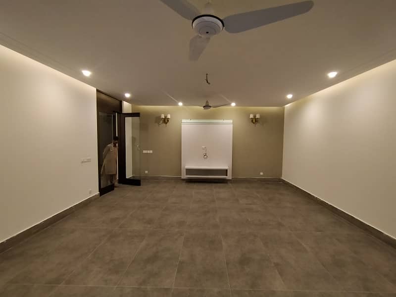 Top Of Line Modern Bungalow Prime Location Near To DOLMEN MALL And Commercial 33