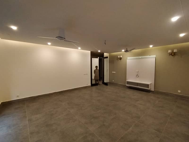 Top Of Line Modern Bungalow Prime Location Near To DOLMEN MALL And Commercial 34