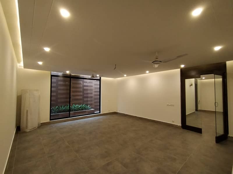 Top Of Line Modern Bungalow Prime Location Near To DOLMEN MALL And Commercial 35