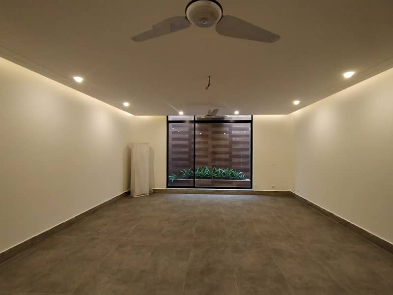 Top Of Line Modern Bungalow Prime Location Near To DOLMEN MALL And Commercial 36