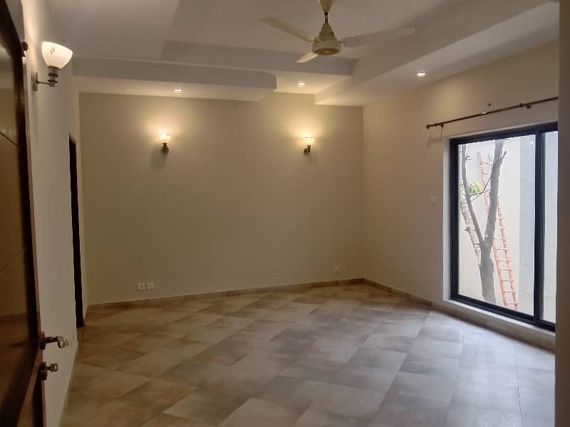 1 Kanal Beautiful House Facing Park Available For Rent In DHA 13