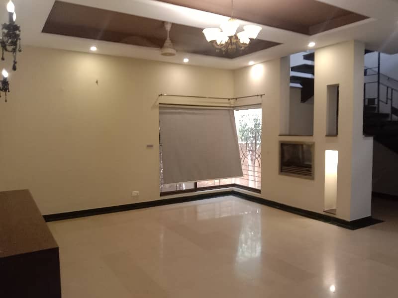 1 Kanal Beautiful House Facing Park Available For Rent In DHA 36