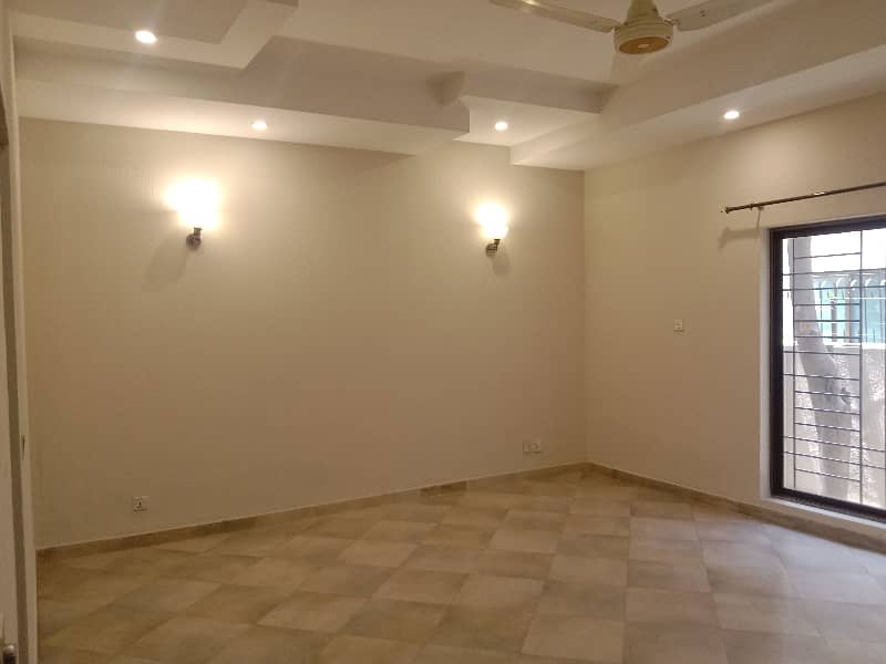 1 Kanal Beautiful House Facing Park Available For Rent In DHA 38