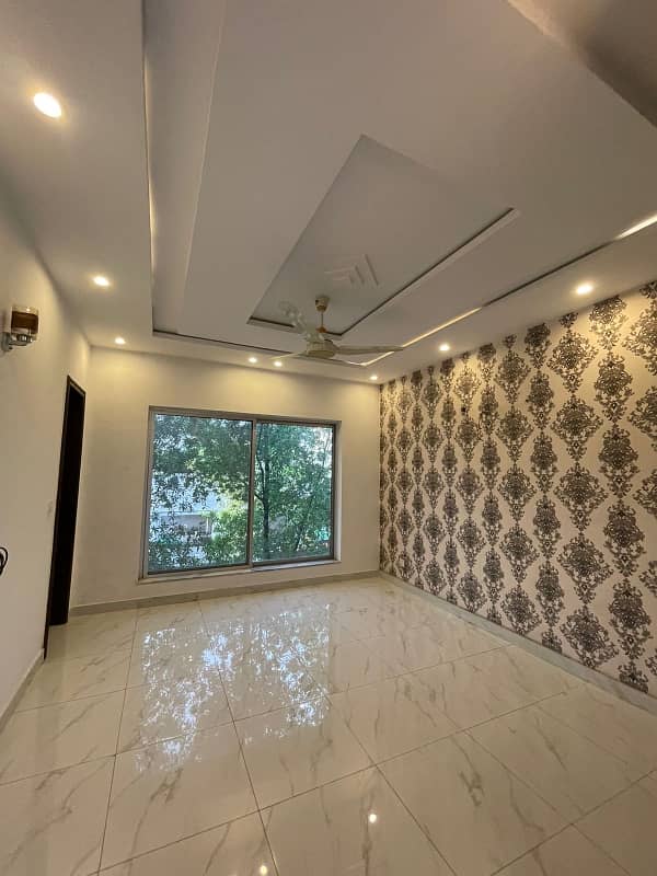 10 Marla Beautiful House Available For Rent In DHA Good Option Beautiful Location 2