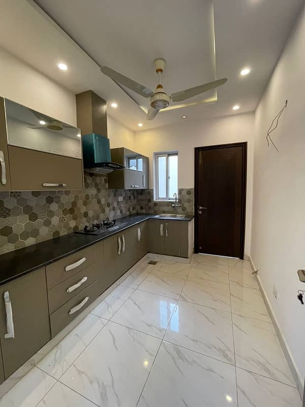 10 Marla Beautiful House Available For Rent In DHA Good Option Beautiful Location 5