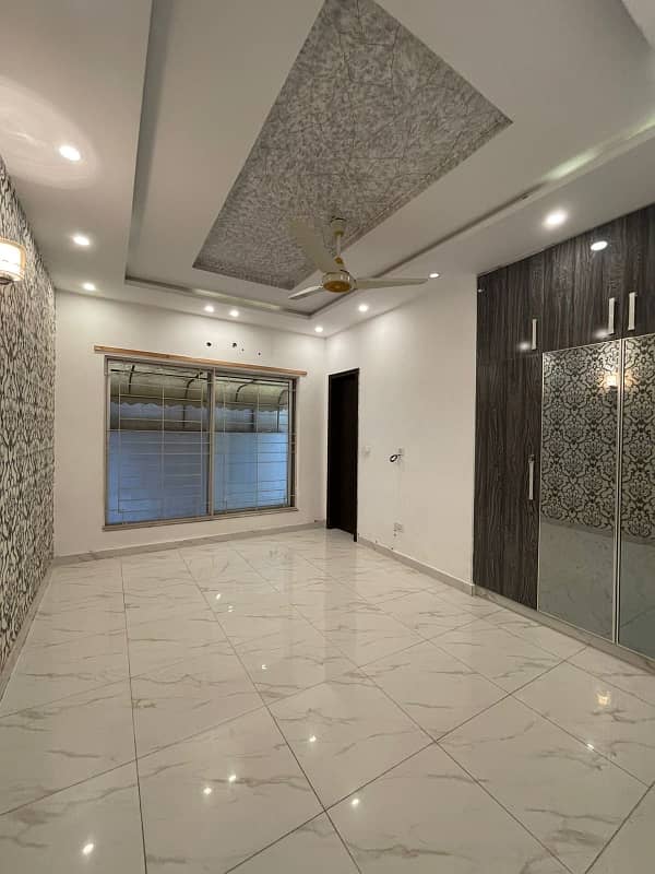 10 Marla Beautiful House Available For Rent In DHA Good Option Beautiful Location 14